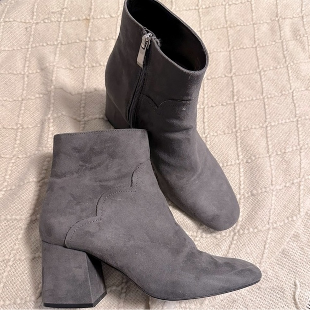 Zara women’s Trafaluc gray suede ankle booties size 41